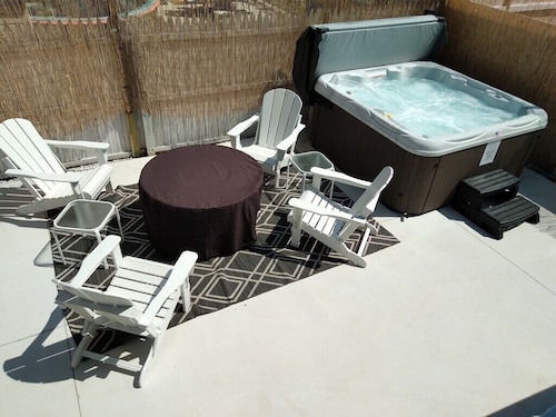 Beach Retreat I HotTub I FirePit I Near Cape May I 7 Beach Passes I 4 Bikes