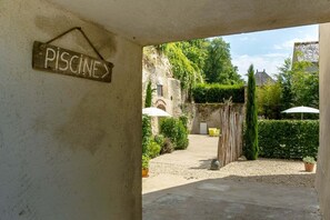 المنطقة المحيطة بالمنشأة