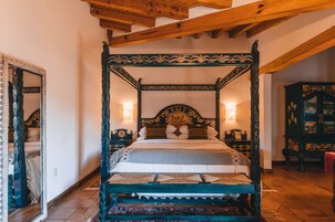Deluxe Suite (1) | In-room safe, iron/ironing board, WiFi (free), bed sheets