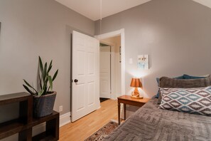 4 bedrooms, desk, iron/ironing board, free WiFi