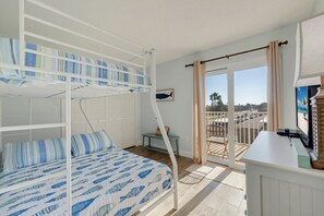 2 bedrooms, iron/ironing board, free WiFi, bed sheets - San Remo 204—Beachside Balcony Views, Poolside Relaxation & Walkable Dining (Redington Shores)