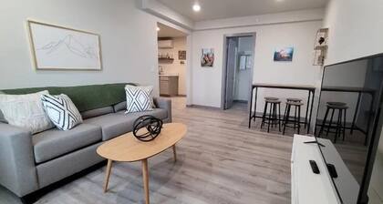 Elk Loft in Downtown Custer, Sleeps 8, 2 full bath