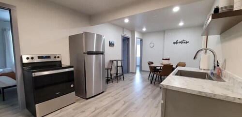 Elk Loft in Downtown Custer, Sleeps 8, 2 full bath