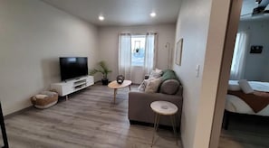 4 habitaciones, tabla de planchar con plancha y cuna de viaje 