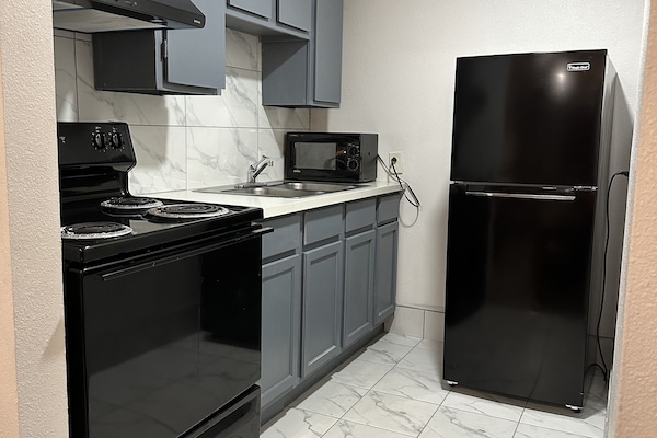 Habitació Deluxe, 2 llits de matrimoni, no fumadors, cuina bàsica | Cuina privada | Microones