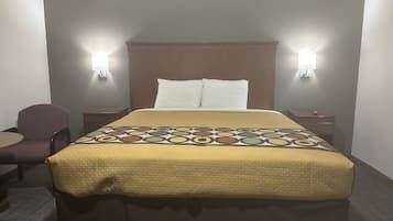 Kamar Single Deluks, 1 Tempat Tidur King, Bebas Asap Rokok | Seprai premium dan dilengkapi dengan perabotan berbeda-beda