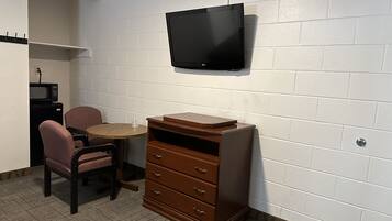 Kamar Comfort, 2 Tempat Tidur Queen, Bebas Asap Rokok | Seprai premium dan dilengkapi dengan perabotan berbeda-beda