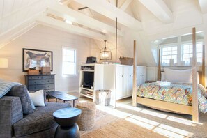 6 bedrooms, iron/ironing board, WiFi, bed sheets