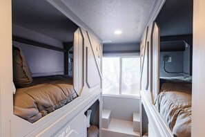 5 bedrooms, iron/ironing board, travel crib, free WiFi