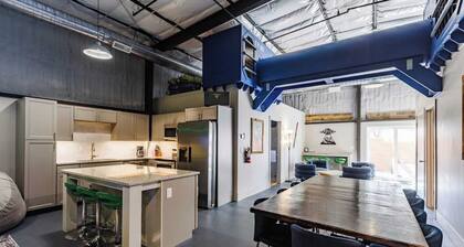 Hangar 18 @ Area 51 | Themed | Pet Friendly