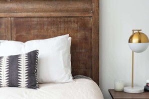 3 habitaciones, tabla de planchar con plancha, wifi y ropa de cama 
