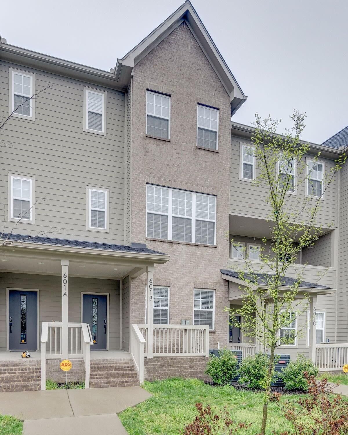 Big Group? 2x Homes: The Ultimate Nashville Stay!