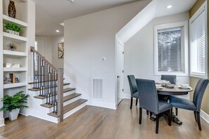 Host with ease: Large dining table with seating for the whole group, right next to the chef's kitchen.