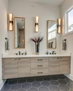 Regadera y secadora de cabello 