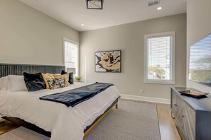3 bedrooms, iron/ironing board, WiFi, bed sheets