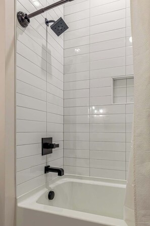 Dusche, Haartrockner, Shampoo