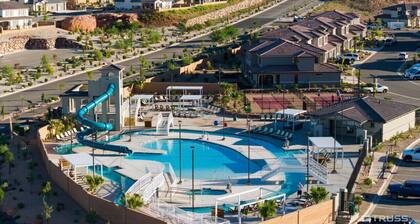 Single floor home w/resort amenities and SUP