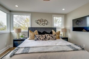 6 bedrooms, iron/ironing board, WiFi, bed sheets