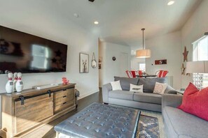 Televisión y oficina 