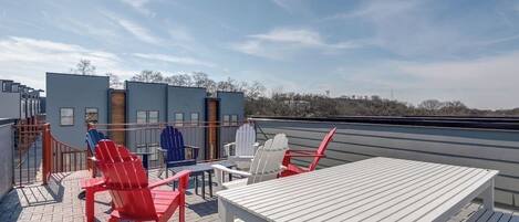 屋外ダイニングエリア