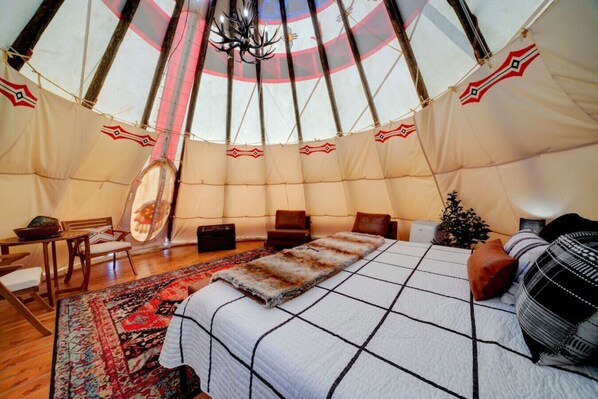 1 bedroom, bed sheets