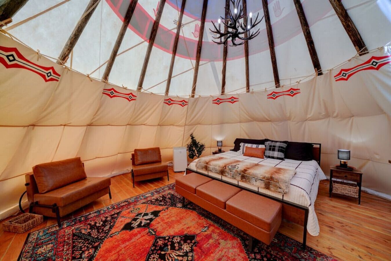 1 bedroom, bed sheets