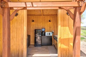 Interior - Chief's Lodge · Luxury Glamping Teepee w/King Bed on private Mtn! (Fountain Green)