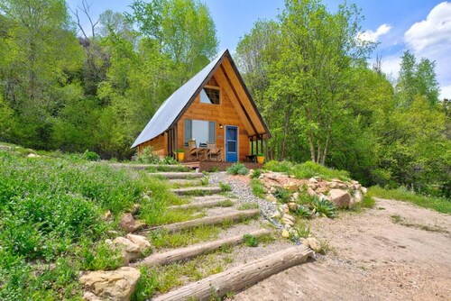 Cabin · Cozy Private Mountain Cabin on 1,000 acre property