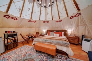 1 bedroom, bed sheets