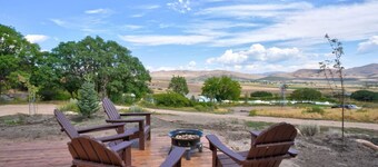Bear Paw Den · Glamping Teepee w/King Bed sleeps 4 w/private pond