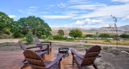 Bear Paw Den · Glamping Teepee w/King Bed sleeps 4 w/private pond