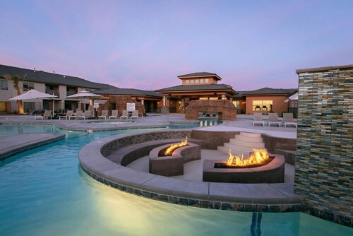6 Bed 6 Bath Sleeps 22 w/4 Private Master Suites!