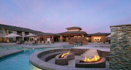 6 Bed 6 Bath Sleeps 22 w/4 Private Master Suites!