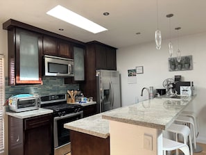 Private kitchen - Great location apartment in downtown  Los Ángeles gated building and parking inc (Los Angeles)