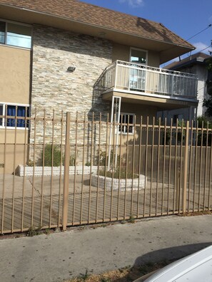 Property grounds - Great location apartment in downtown  Los Ángeles gated building and parking inc (Los Angeles)