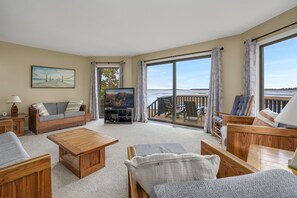 TV - Ryokan - Water views, Shared Boat Launch! (Chincoteague Island)