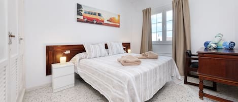 2 chambres, fer et planche à repasser, lit parapluie, Wi-Fi gratuit