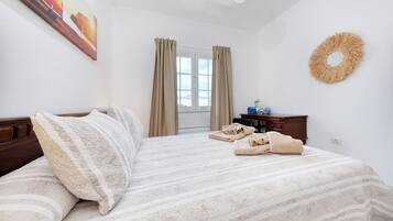 2 slaapkamers, een strijkplank/strijkijzer, reisbedje, gratis wifi