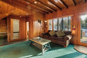 TV, peis og DVD-spiller