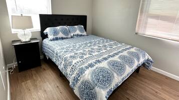 2 多间卧室、免费 WiFi、床单