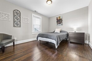 4 bedrooms, WiFi, bed sheets - Beautiful spot in downtown (Greensboro)