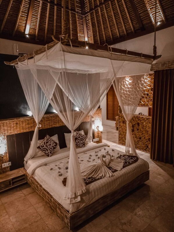 Egyptian cotton sheets, premium bedding, laptop workspace, free WiFi