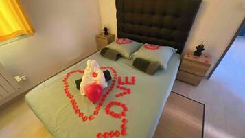 1 slaapkamer, een strijkplank/strijkijzer, gratis wifi, beddengoed