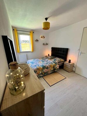 1 chambre, bureau, fer et planche à repasser, Wi-Fi gratuit