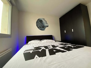 1 bedroom, desk, free WiFi, bed sheets