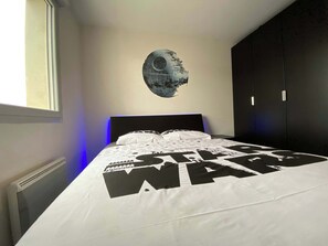 1 soverom, skrivebord, wi-fi (inkludert) og sengetøy