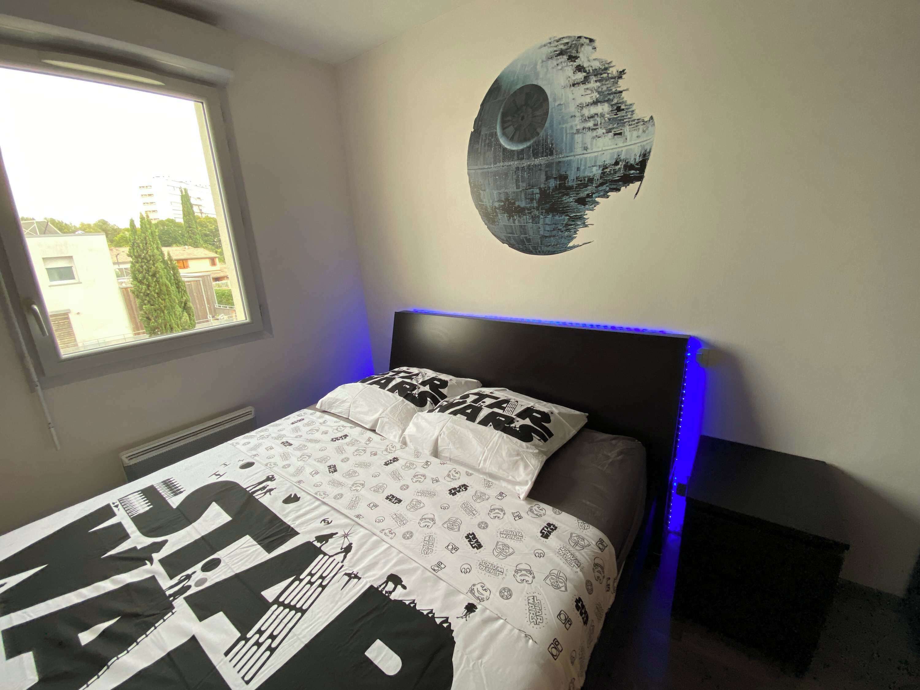 1 bedroom, desk, free WiFi, bed sheets