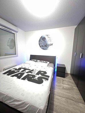 1 dormitorio, escritorio, wifi gratis y ropa de cama