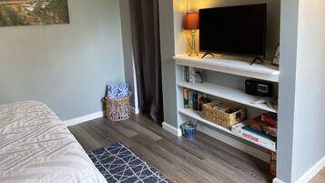 1 bedroom, free WiFi, bed sheets