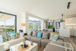 TV - CostaBlancaDreams - Villa Hermosa in Calpe (Calpe)